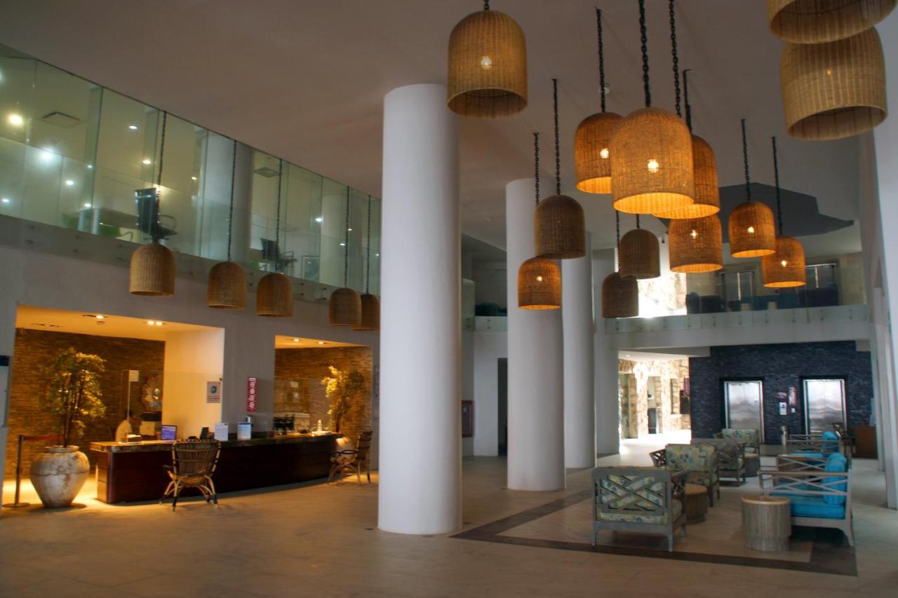 Royal Villas Resort Mazatlan Exterior photo The lobby of the hotel