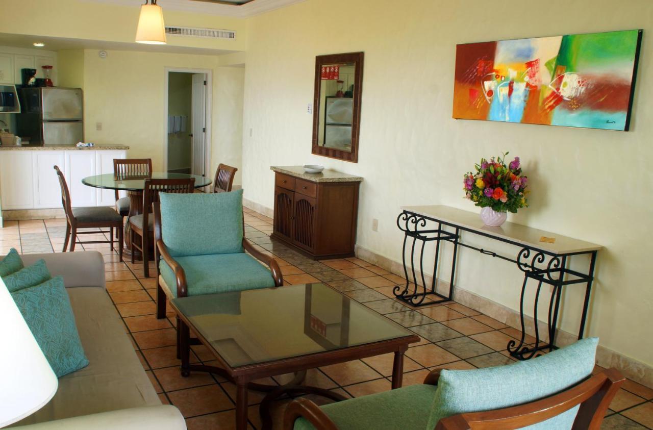 Royal Villas Resort Mazatlan Exterior photo Living room